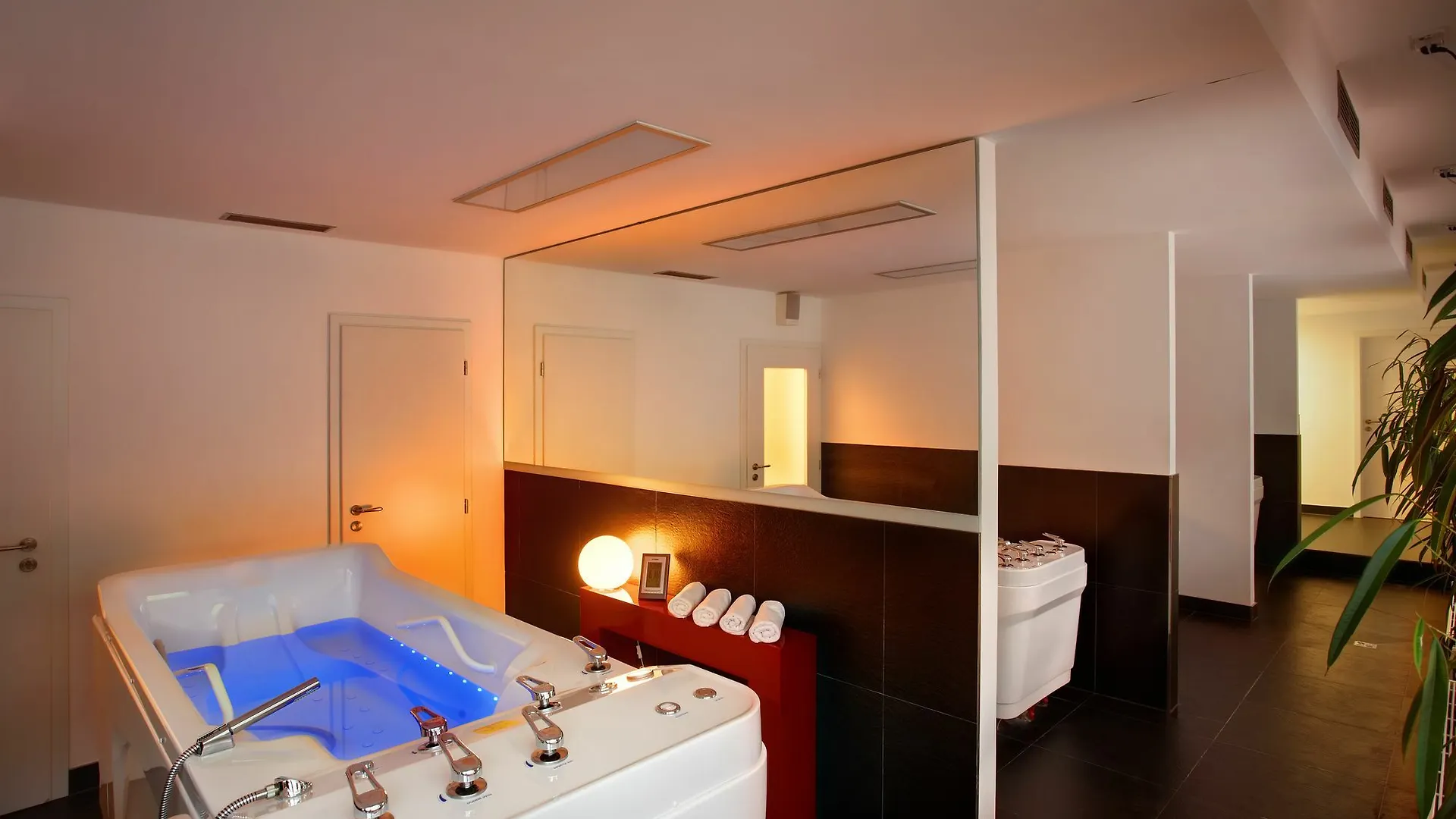 ****  Green Paradise Wellness Hotel Karlovy Vary Csehország